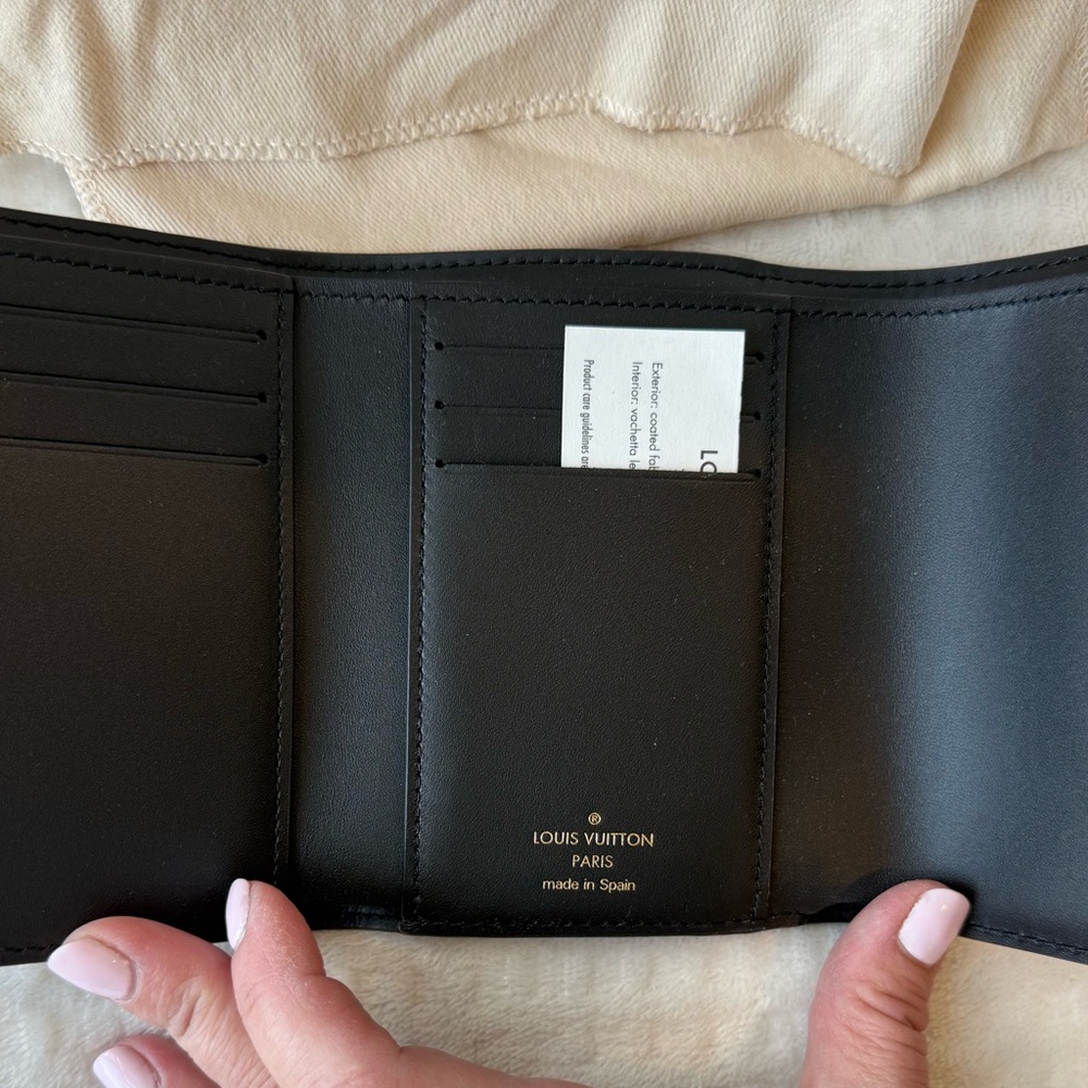 Brand new Louis Vuitton Dauphine Compact Wallet w box reverse monogram leather - Picture 4 of 16